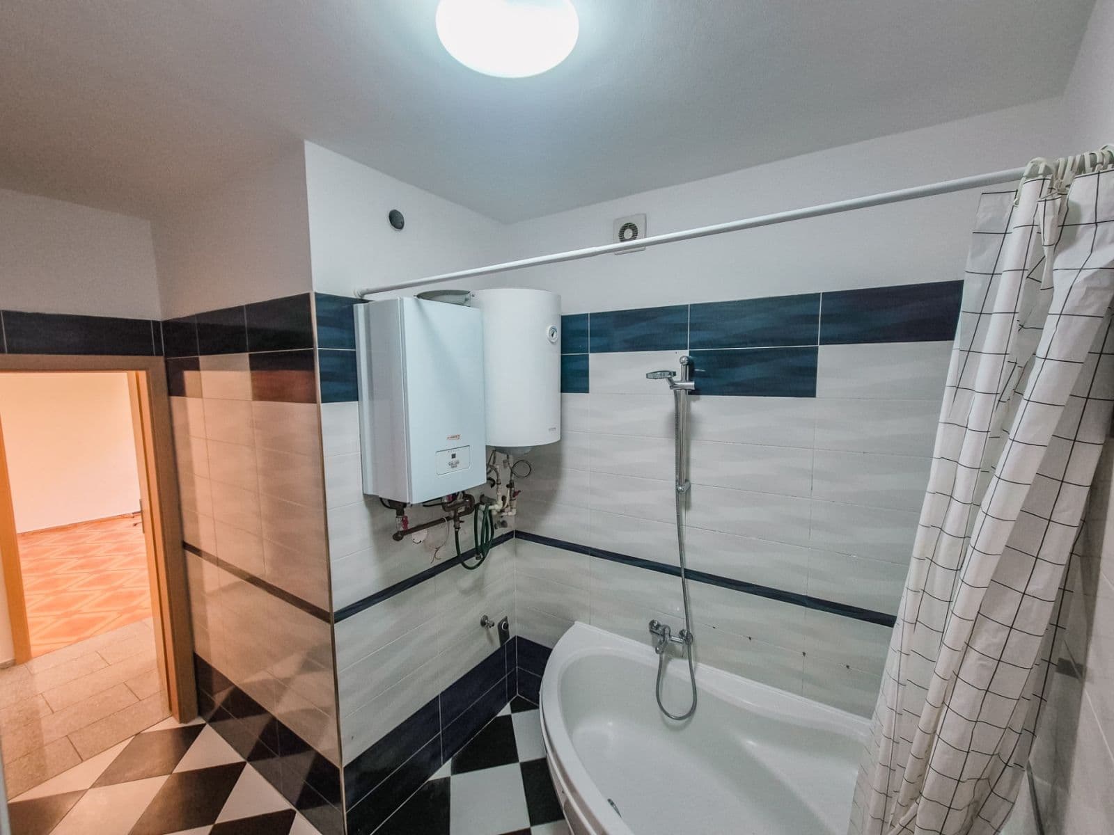 Prenájom bytu 3-izbový 75 m², Francouzská, Praha, Praha Prenájom bytu 3-izbový 75 m², Francouzská, Praha, Praha