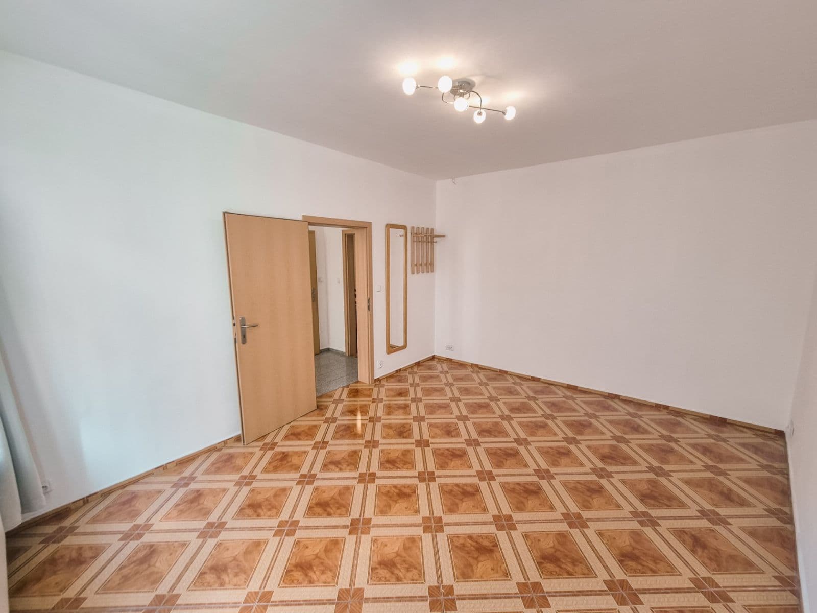 Prenájom bytu 3-izbový 75 m², Francouzská, Praha, Praha Prenájom bytu 3-izbový 75 m², Francouzská, Praha, Praha