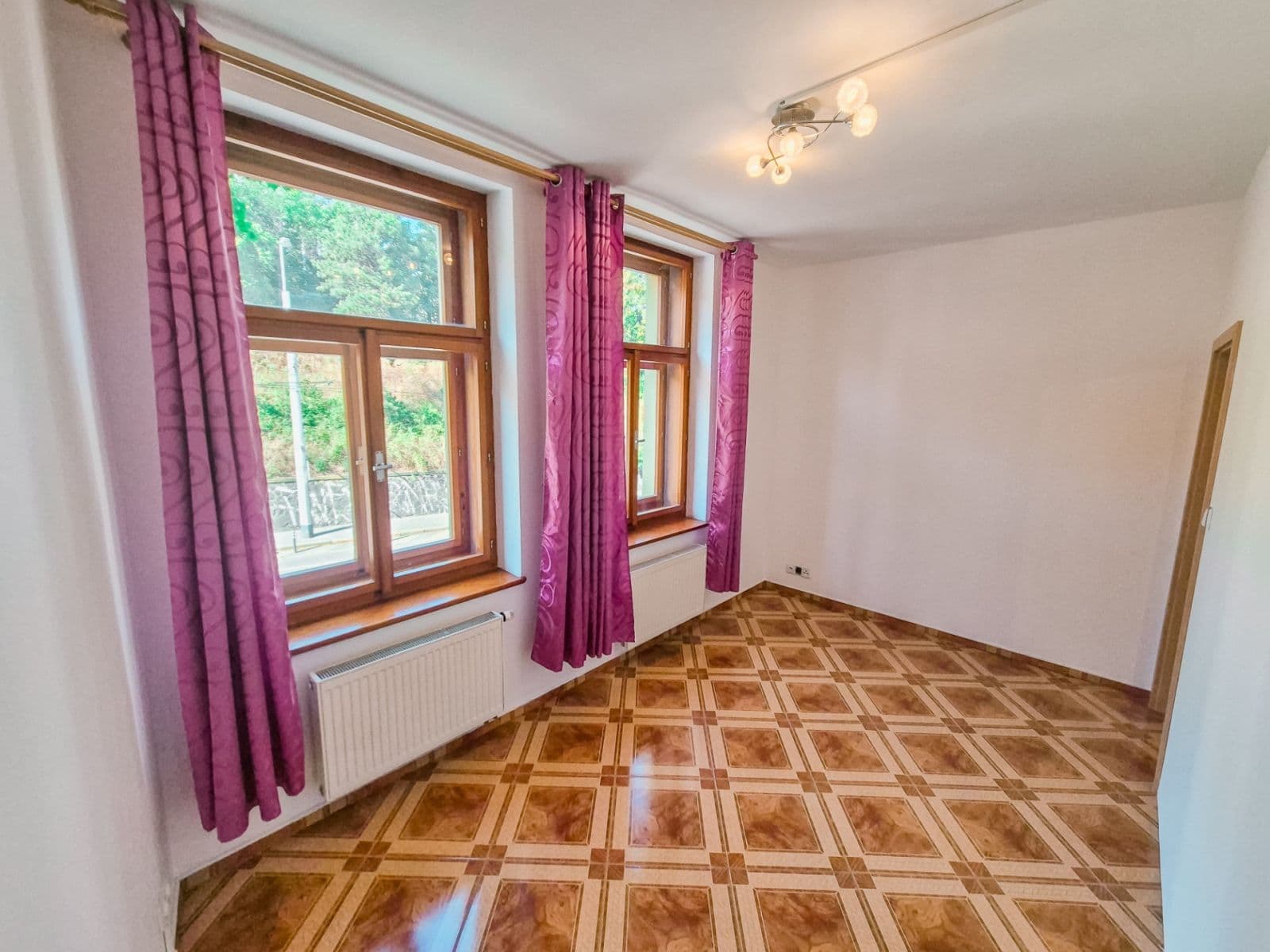 Prenájom bytu 3-izbový 75 m², Francouzská, Praha, Praha Prenájom bytu 3-izbový 75 m², Francouzská, Praha, Praha