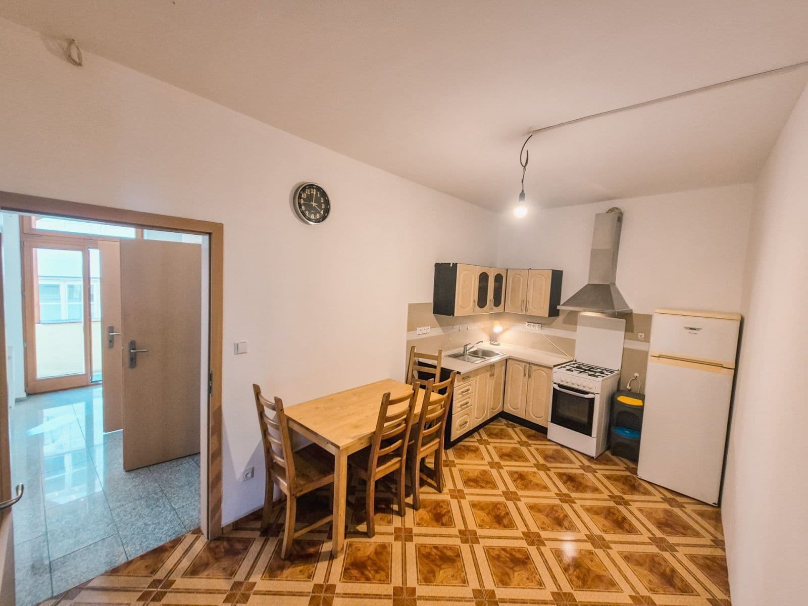 Prenájom bytu 3-izbový 75 m², Francouzská, Praha, Praha Prenájom bytu 3-izbový 75 m², Francouzská, Praha, Praha