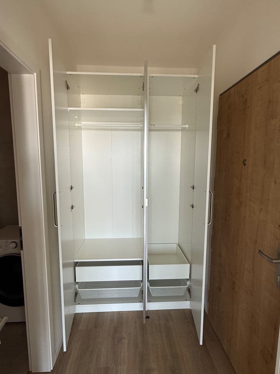 Prenájom bytu 1-izbový 32 m², Divíškové, Praha, Praha Prenájom bytu 1-izbový 32 m², Divíškové, Praha, Praha