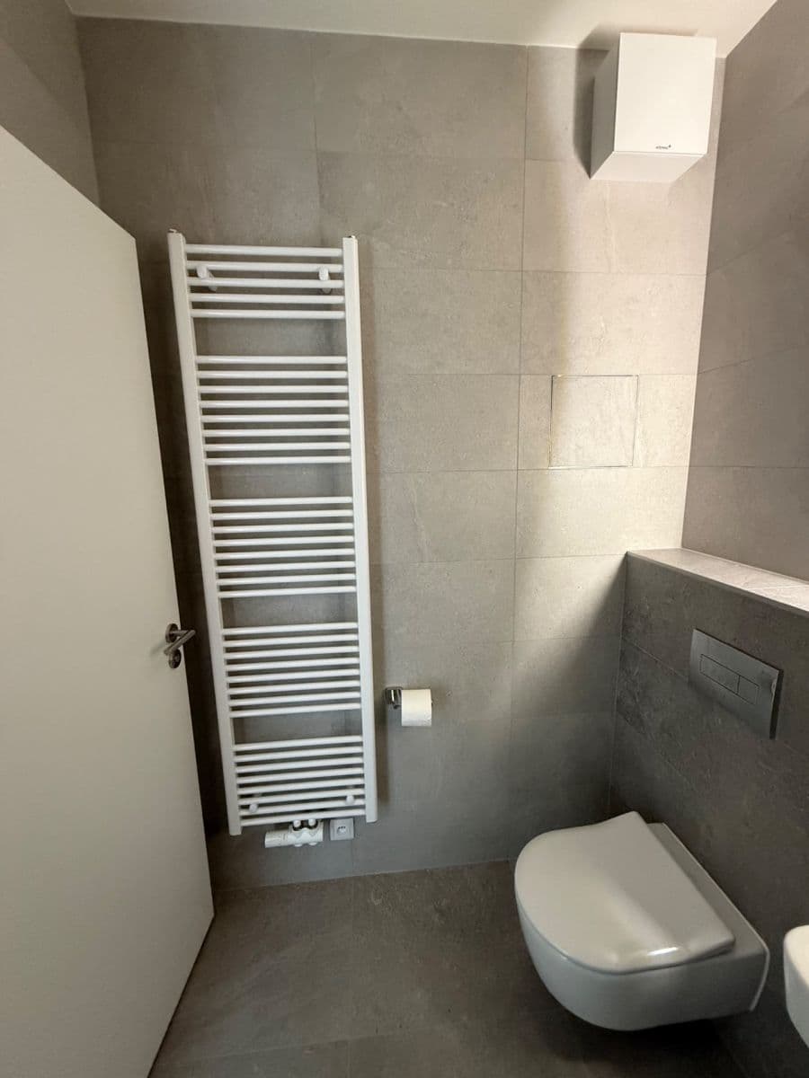 Prenájom bytu 1-izbový 32 m², Divíškové, Praha, Praha Prenájom bytu 1-izbový 32 m², Divíškové, Praha, Praha