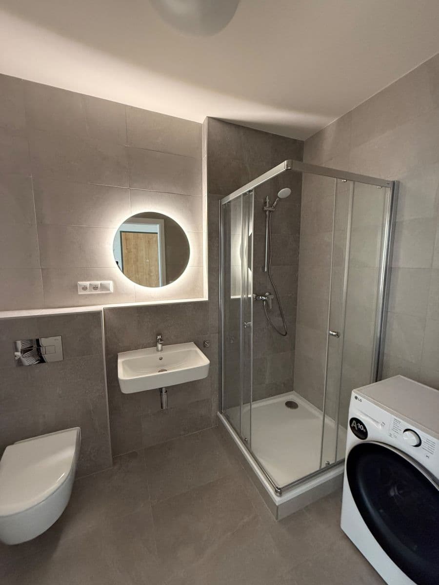 Prenájom bytu 1-izbový 32 m², Divíškové, Praha, Praha Prenájom bytu 1-izbový 32 m², Divíškové, Praha, Praha