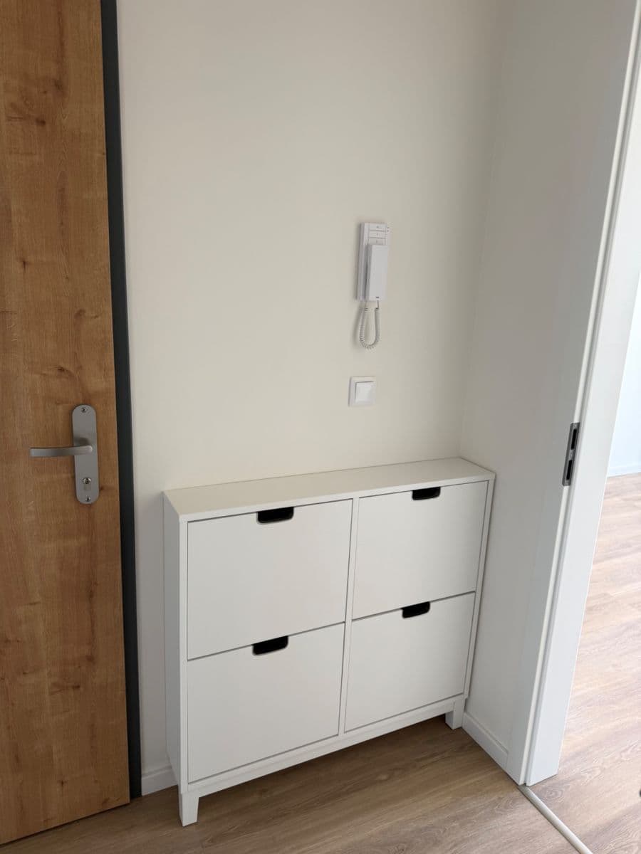 Prenájom bytu 1-izbový 32 m², Divíškové, Praha, Praha Prenájom bytu 1-izbový 32 m², Divíškové, Praha, Praha