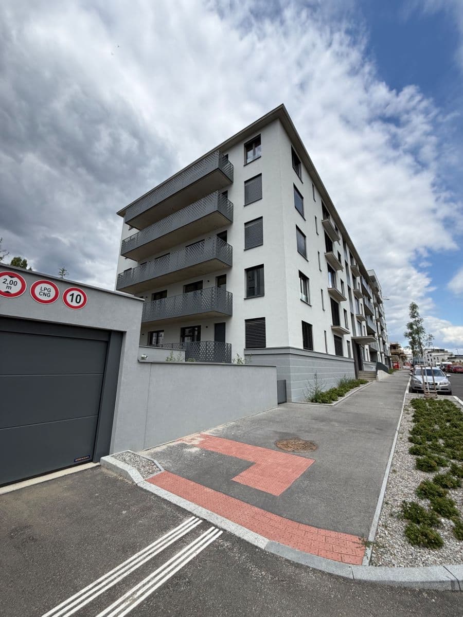 Prenájom bytu 1-izbový 32 m², Divíškové, Praha, Praha Prenájom bytu 1-izbový 32 m², Divíškové, Praha, Praha