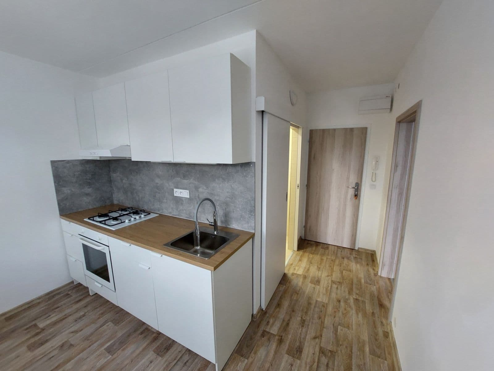 Prenájom bytu 1-izbový 35 m², Laštůvkova, Brno, Jihomoravský kraj Prenájom bytu 1-izbový 35 m², Laštůvkova, Brno, Jihomoravský kraj