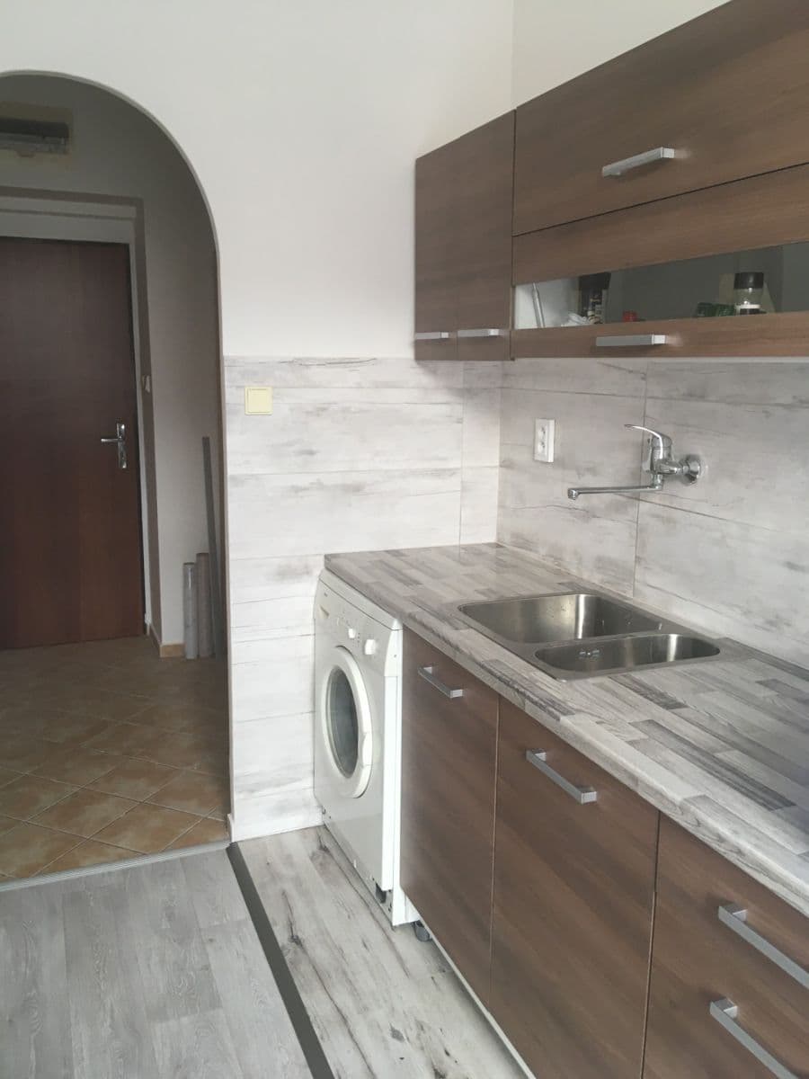 Prenájom bytu 1-izbový 35 m², Bulovka, Praha, Praha Prenájom bytu 1-izbový 35 m², Bulovka, Praha, Praha