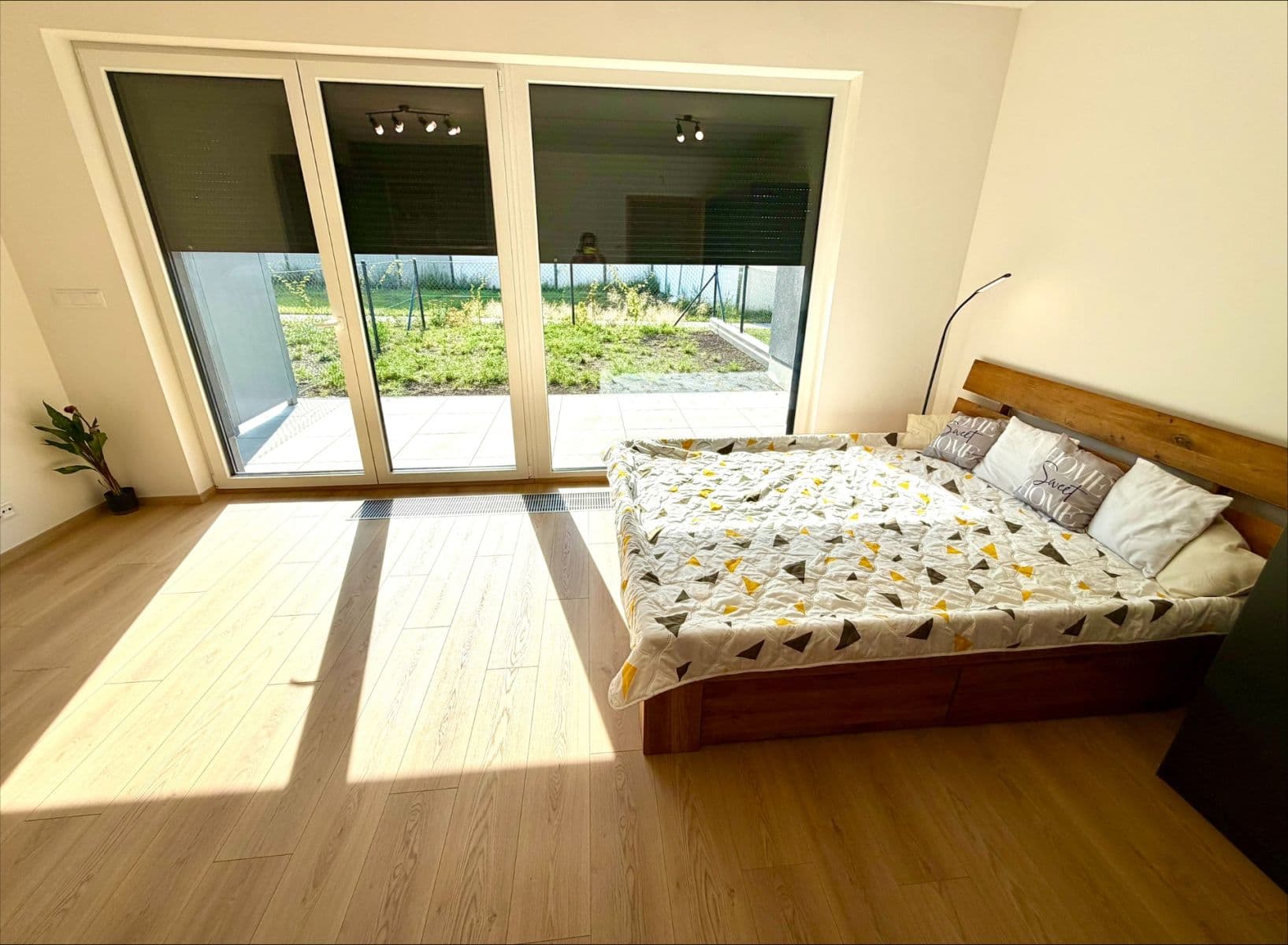 Prenájom bytu 1-izbový 35 m², Mecháčková, Praha, Praha Prenájom bytu 1-izbový 35 m², Mecháčková, Praha, Praha