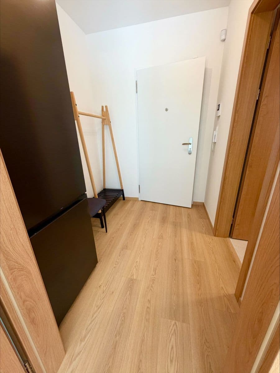Prenájom bytu 1-izbový 35 m², Mecháčková, Praha, Praha Prenájom bytu 1-izbový 35 m², Mecháčková, Praha, Praha