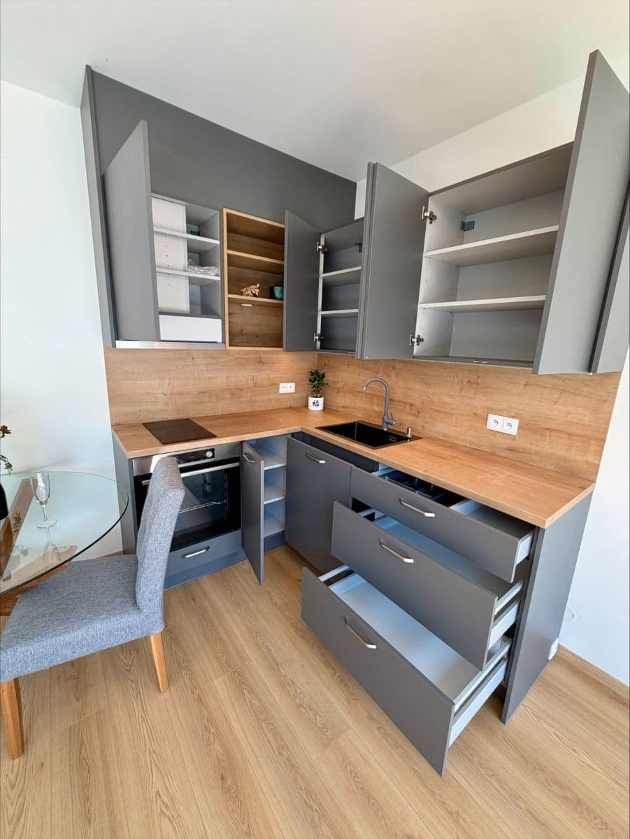 Prenájom bytu 1-izbový 35 m², Mecháčková, Praha, Praha Prenájom bytu 1-izbový 35 m², Mecháčková, Praha, Praha