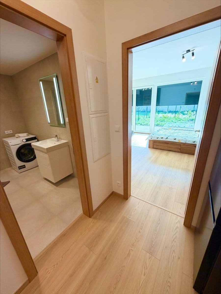 Prenájom bytu 1-izbový 35 m², Mecháčková, Praha, Praha Prenájom bytu 1-izbový 35 m², Mecháčková, Praha, Praha