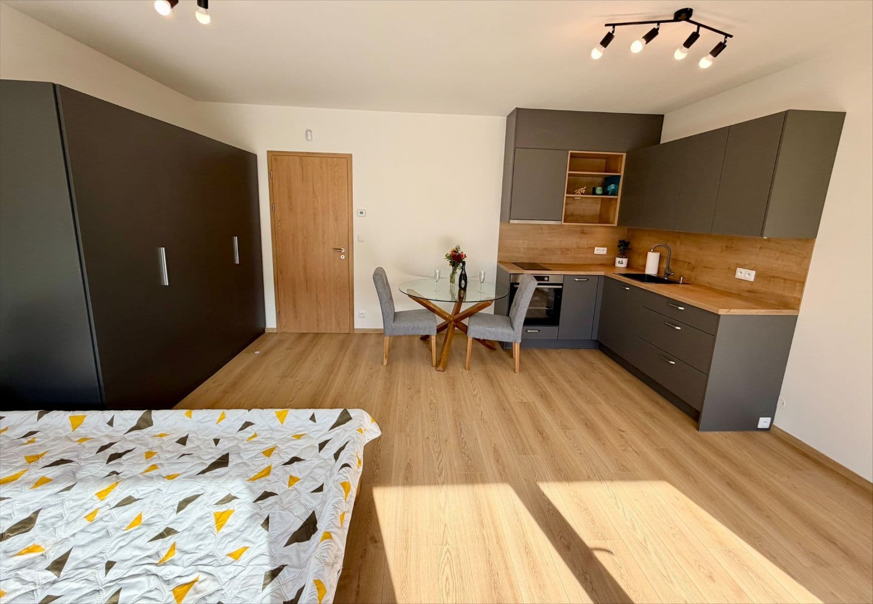 Prenájom bytu 1-izbový 35 m², Mecháčková, Praha, Praha Prenájom bytu 1-izbový 35 m², Mecháčková, Praha, Praha