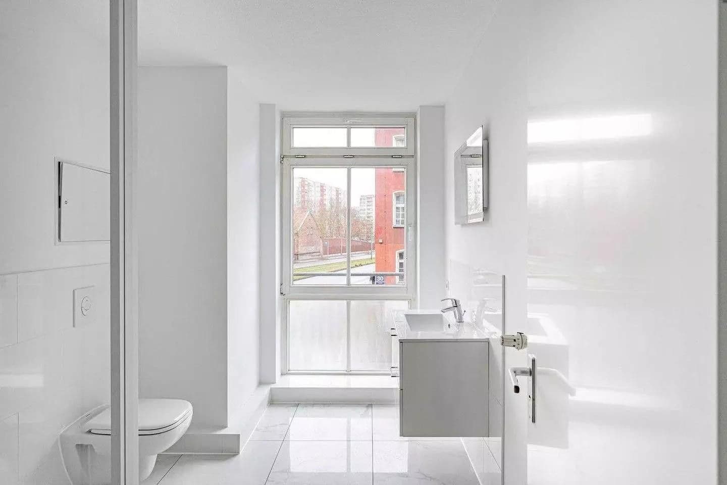 Prenájom bytu 3-izbový 140 m², Alfred-Kowalke-Strasse 14, Berlin, Berlín Prenájom bytu 3-izbový 140 m², Alfred-Kowalke-Strasse 14, Berlin, Berlín