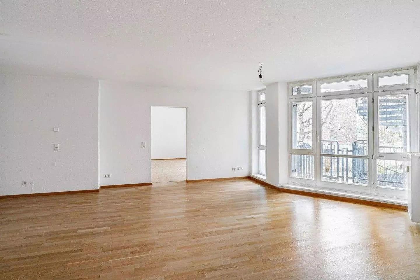 Prenájom bytu 3-izbový 140 m², Alfred-Kowalke-Strasse 14, Berlin, Berlín Prenájom bytu 3-izbový 140 m², Alfred-Kowalke-Strasse 14, Berlin, Berlín