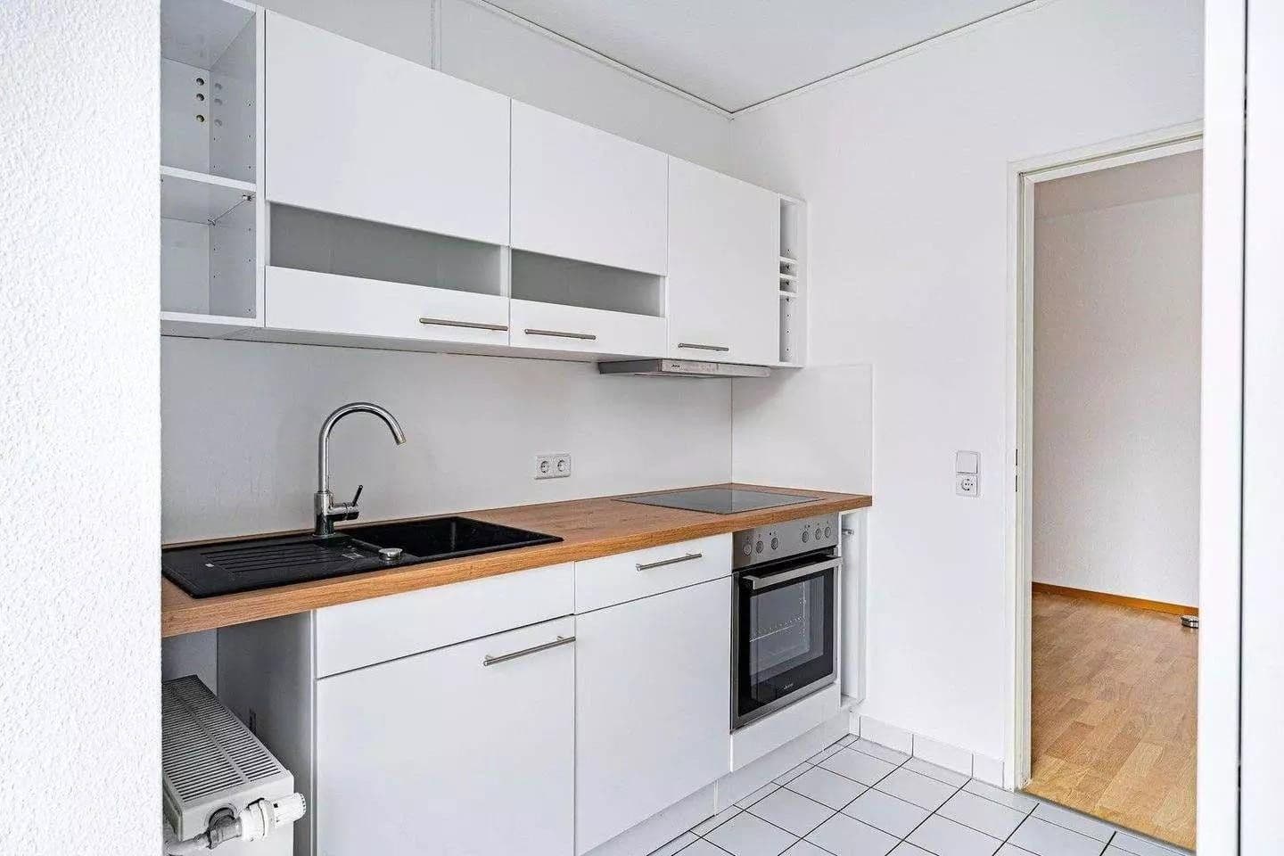 Prenájom bytu 3-izbový 140 m², Alfred-Kowalke-Strasse 14, Berlin, Berlín Prenájom bytu 3-izbový 140 m², Alfred-Kowalke-Strasse 14, Berlin, Berlín
