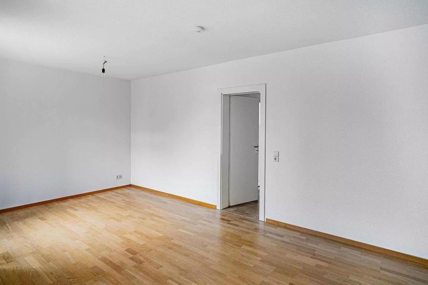 Prenájom bytu 3-izbový 140 m², Alfred-Kowalke-Strasse 14, Berlin, Berlín Prenájom bytu 3-izbový 140 m², Alfred-Kowalke-Strasse 14, Berlin, Berlín