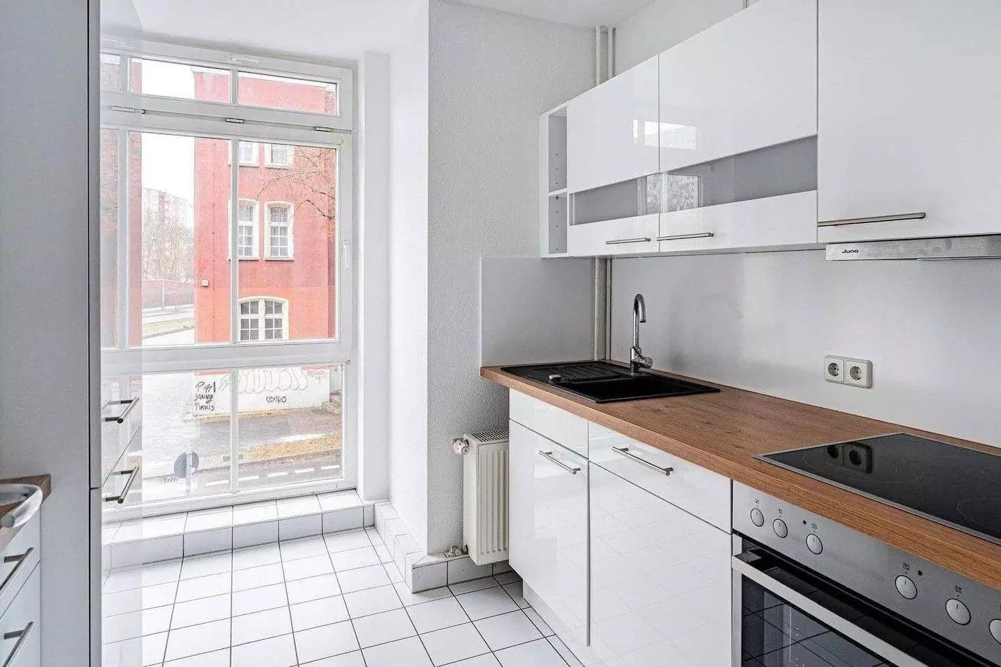 Prenájom bytu 3-izbový 140 m², Alfred-Kowalke-Strasse 14, Berlin, Berlín Prenájom bytu 3-izbový 140 m², Alfred-Kowalke-Strasse 14, Berlin, Berlín