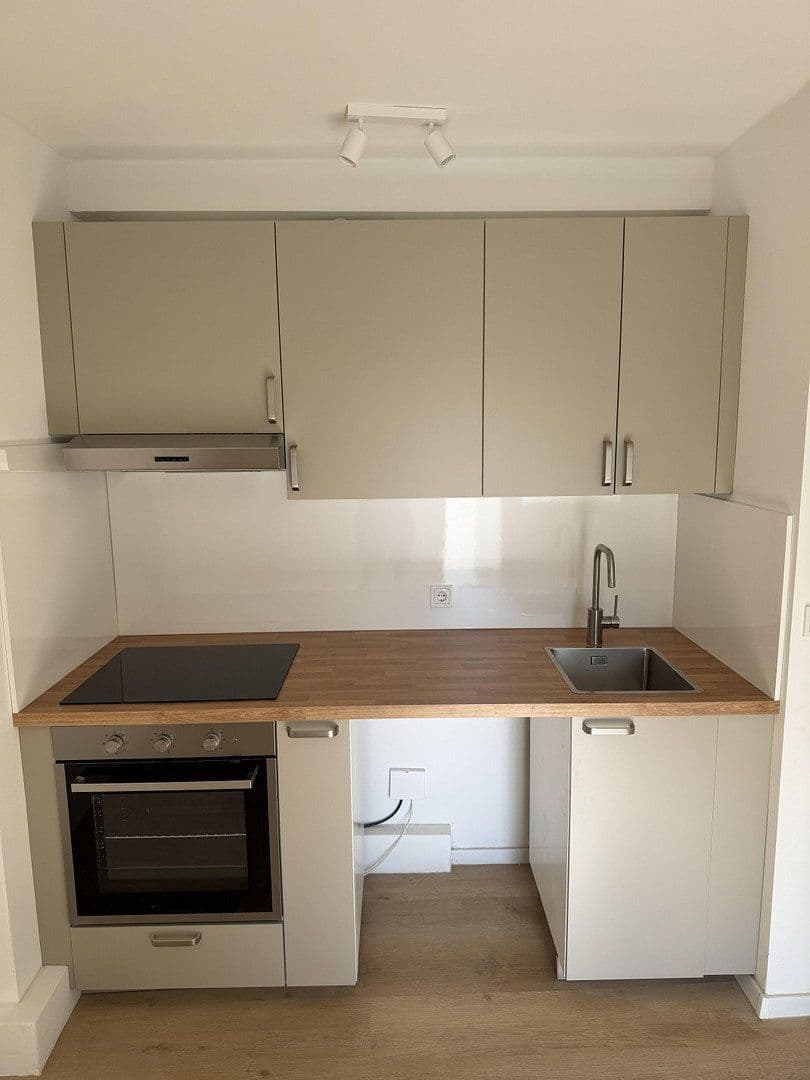 Prenájom bytu 2-izbový 35 m², Düsseldorf, Severné Porýnie - Westfálsko Prenájom bytu 2-izbový 35 m², Düsseldorf, Severné Porýnie - Westfálsko