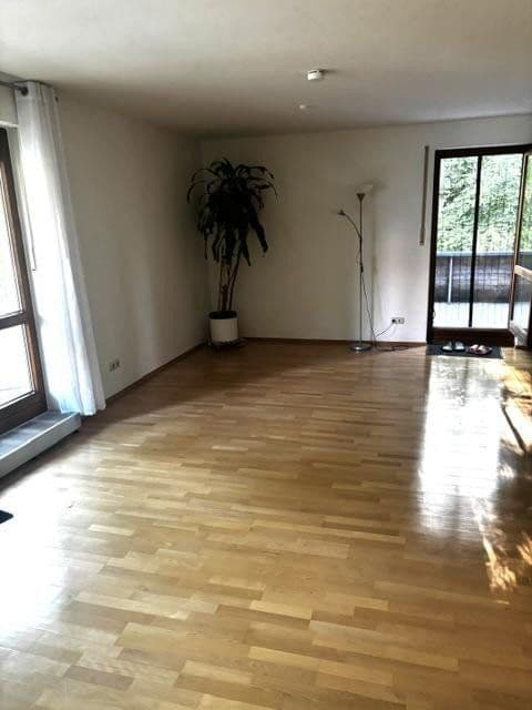 Prenájom bytu 2-izbový 77 m², München, Bavorsko Prenájom bytu 2-izbový 77 m², München, Bavorsko