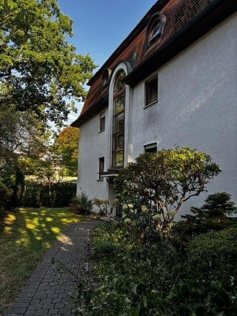 Prenájom bytu 2-izbový 77 m², München, Bavorsko Prenájom bytu 2-izbový 77 m², München, Bavorsko