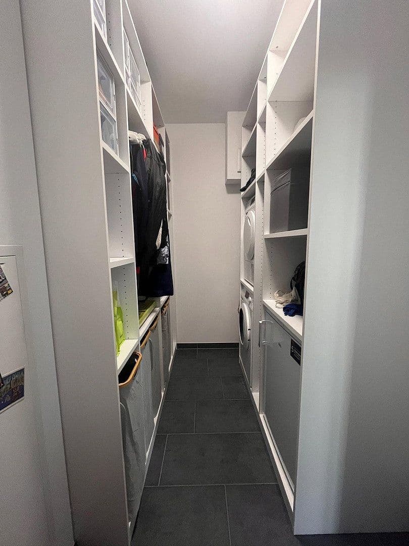 Prenájom bytu 2-izbový 94 m², Saarbrücken, Sársko Prenájom bytu 2-izbový 94 m², Saarbrücken, Sársko