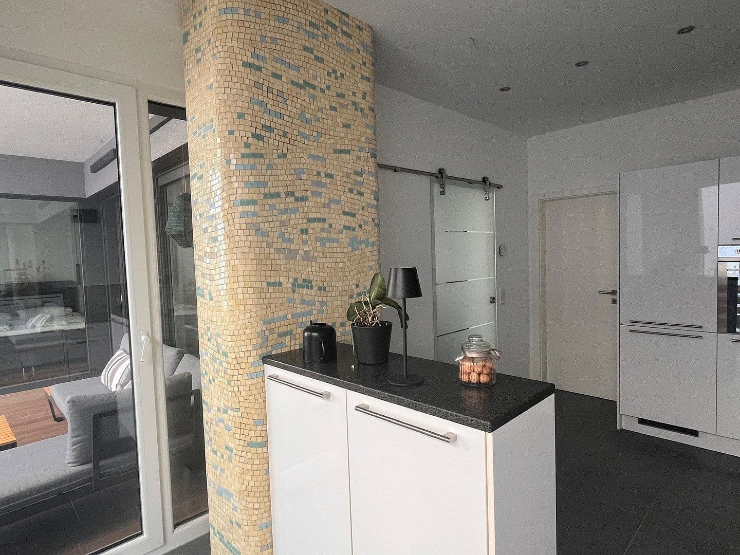 Prenájom bytu 2-izbový 94 m², Saarbrücken, Sársko Prenájom bytu 2-izbový 94 m², Saarbrücken, Sársko