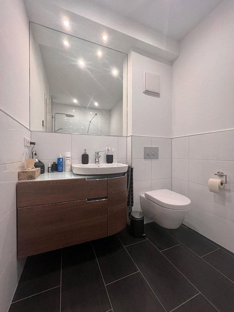 Prenájom bytu 2-izbový 94 m², Saarbrücken, Sársko Prenájom bytu 2-izbový 94 m², Saarbrücken, Sársko