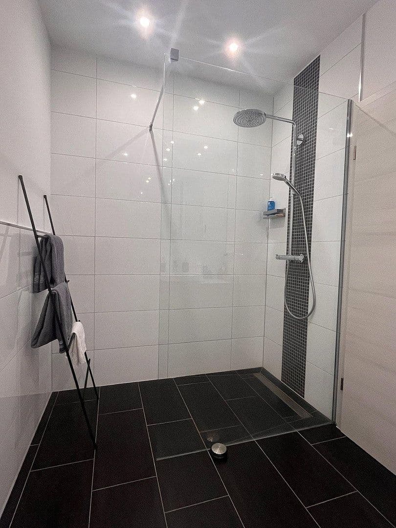 Prenájom bytu 2-izbový 94 m², Saarbrücken, Sársko Prenájom bytu 2-izbový 94 m², Saarbrücken, Sársko
