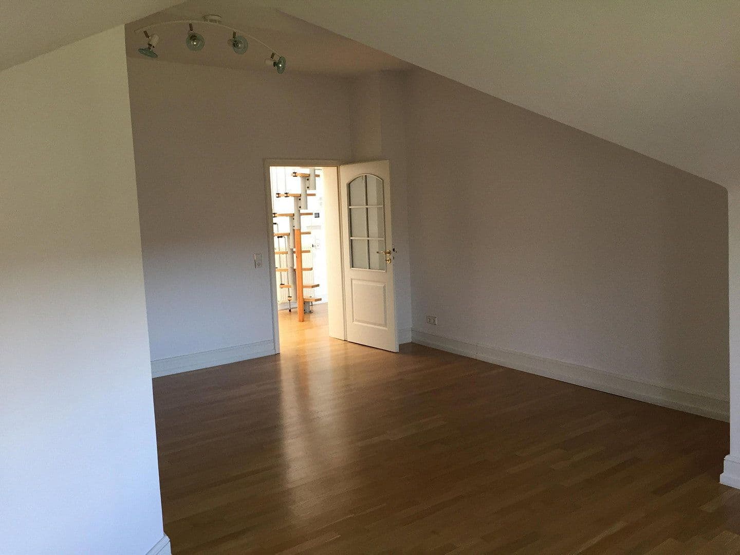 Prenájom bytu 3-izbový 110 m², Herdecke, Severné Porýnie - Westfálsko Prenájom bytu 3-izbový 110 m², Herdecke, Severné Porýnie - Westfálsko