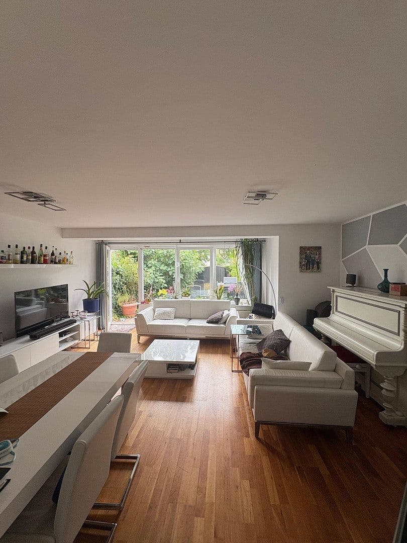 Predaj domu 120 m², pozemok 239 m², Parkstrasse 28, Kelkheim (Taunus), Hesensko Predaj domu 120 m², pozemok 239 m², Parkstrasse 28, Kelkheim (Taunus), Hesensko