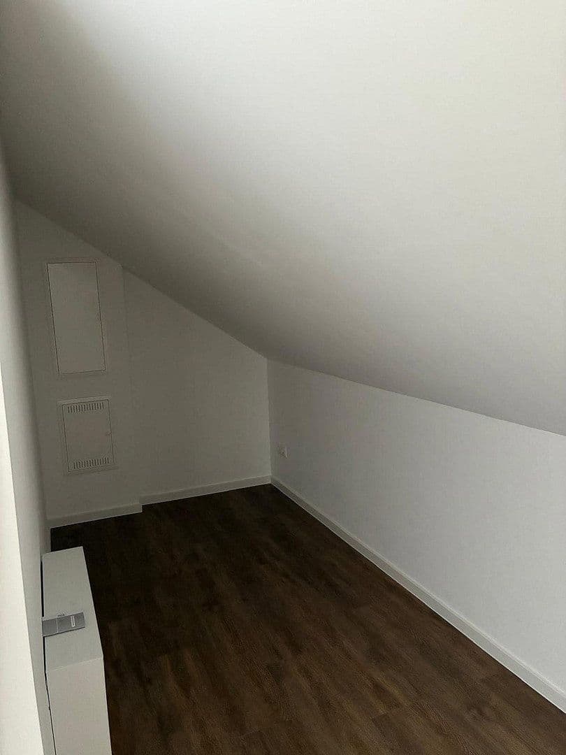 Prenájom bytu 2-izbový 70 m², Nauen, Brandenbursko Prenájom bytu 2-izbový 70 m², Nauen, Brandenbursko