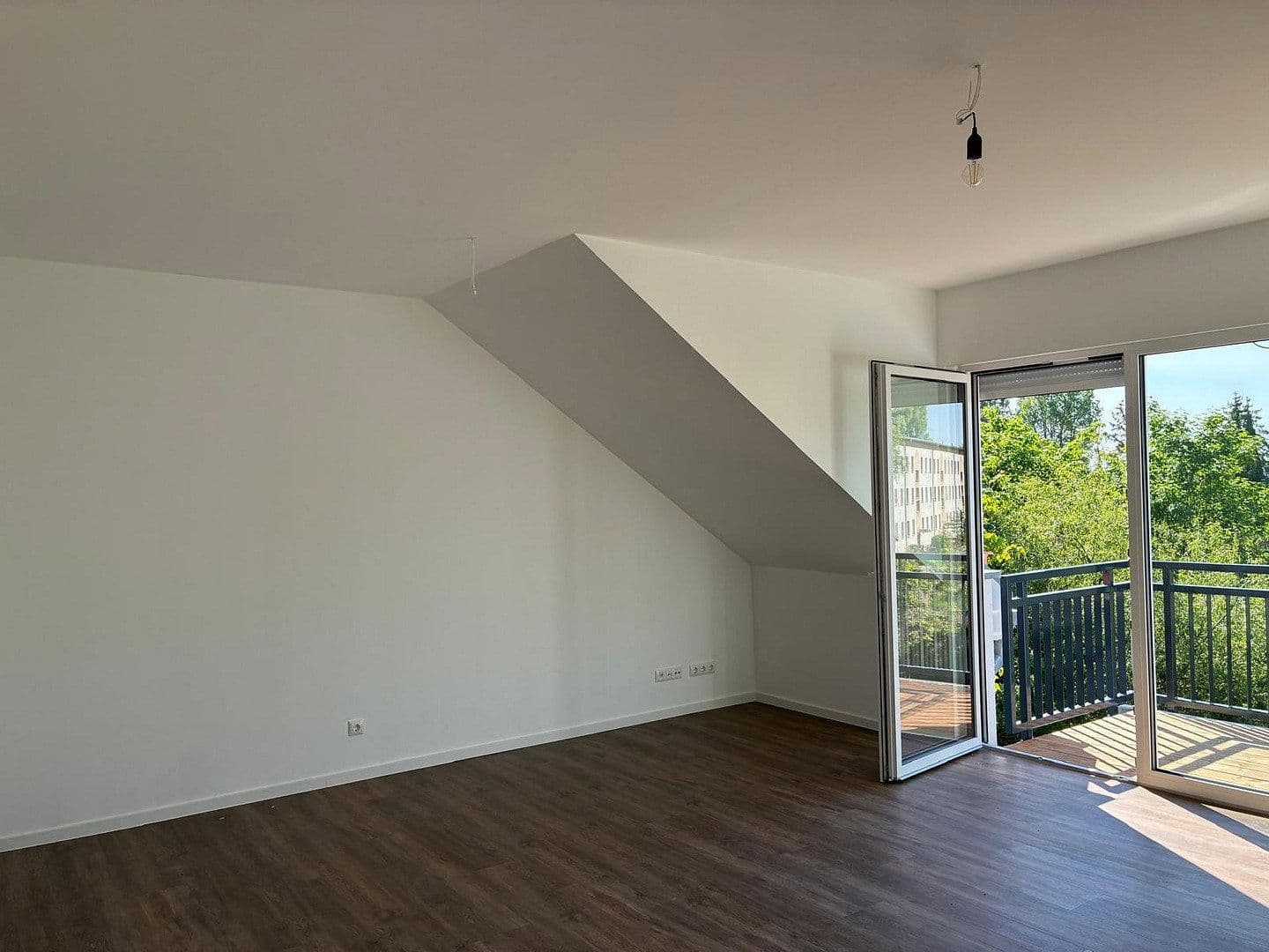 Prenájom bytu 2-izbový 70 m², Nauen, Brandenbursko Prenájom bytu 2-izbový 70 m², Nauen, Brandenbursko