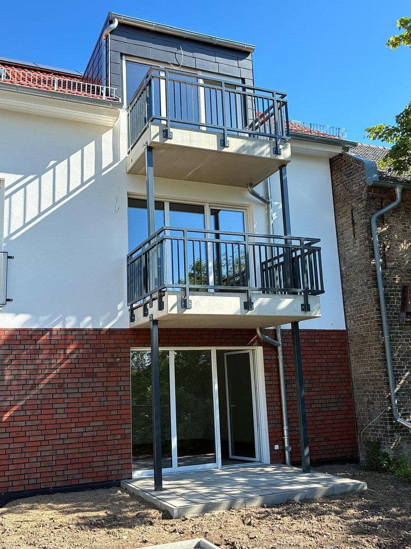 Prenájom bytu 2-izbový 70 m², Nauen, Brandenbursko Prenájom bytu 2-izbový 70 m², Nauen, Brandenbursko
