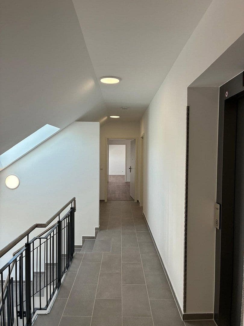 Prenájom bytu 2-izbový 70 m², Nauen, Brandenbursko Prenájom bytu 2-izbový 70 m², Nauen, Brandenbursko