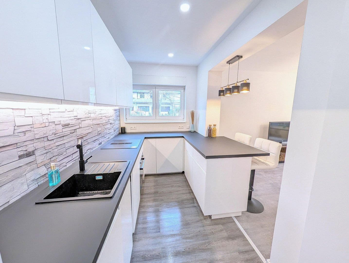 Predaj bytu 4-izbový 92 m², Berlin, Berlín Predaj bytu 4-izbový 92 m², Berlin, Berlín