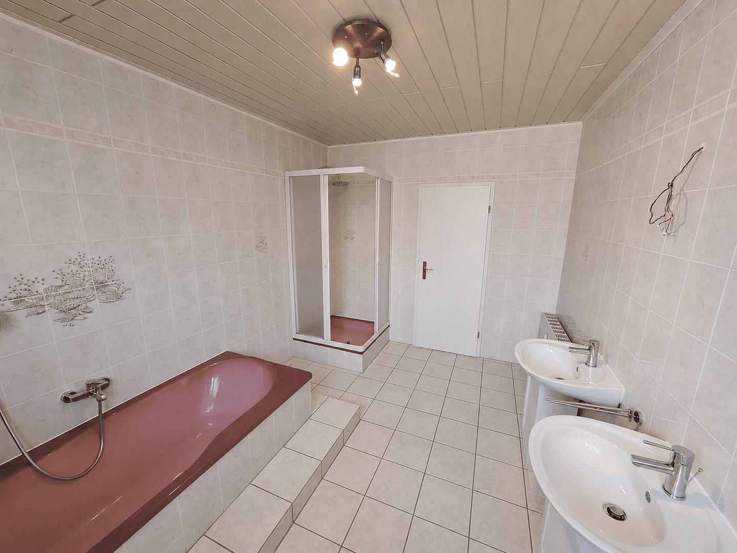 Prenájom bytu 4-izbový 125 m², Neuberg, Hesensko Prenájom bytu 4-izbový 125 m², Neuberg, Hesensko