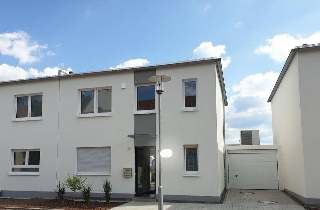 Prenájom domu 165 m², pozemok 289 m², Kaiserslautern, Porýnie-Falcko Prenájom domu 165 m², pozemok 289 m², Kaiserslautern, Porýnie-Falcko