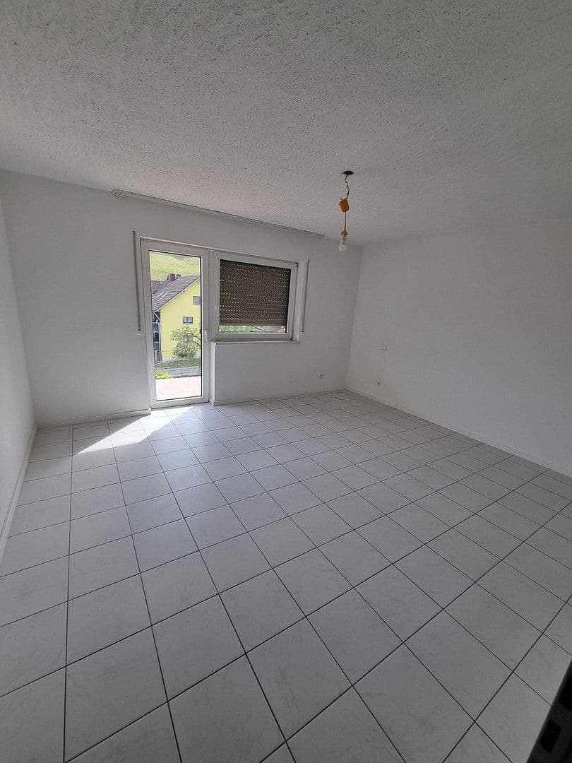 Prenájom bytu 4-izbový 128 m², Stühlingen, Bádensko-Wurttembersko Prenájom bytu 4-izbový 128 m², Stühlingen, Bádensko-Wurttembersko