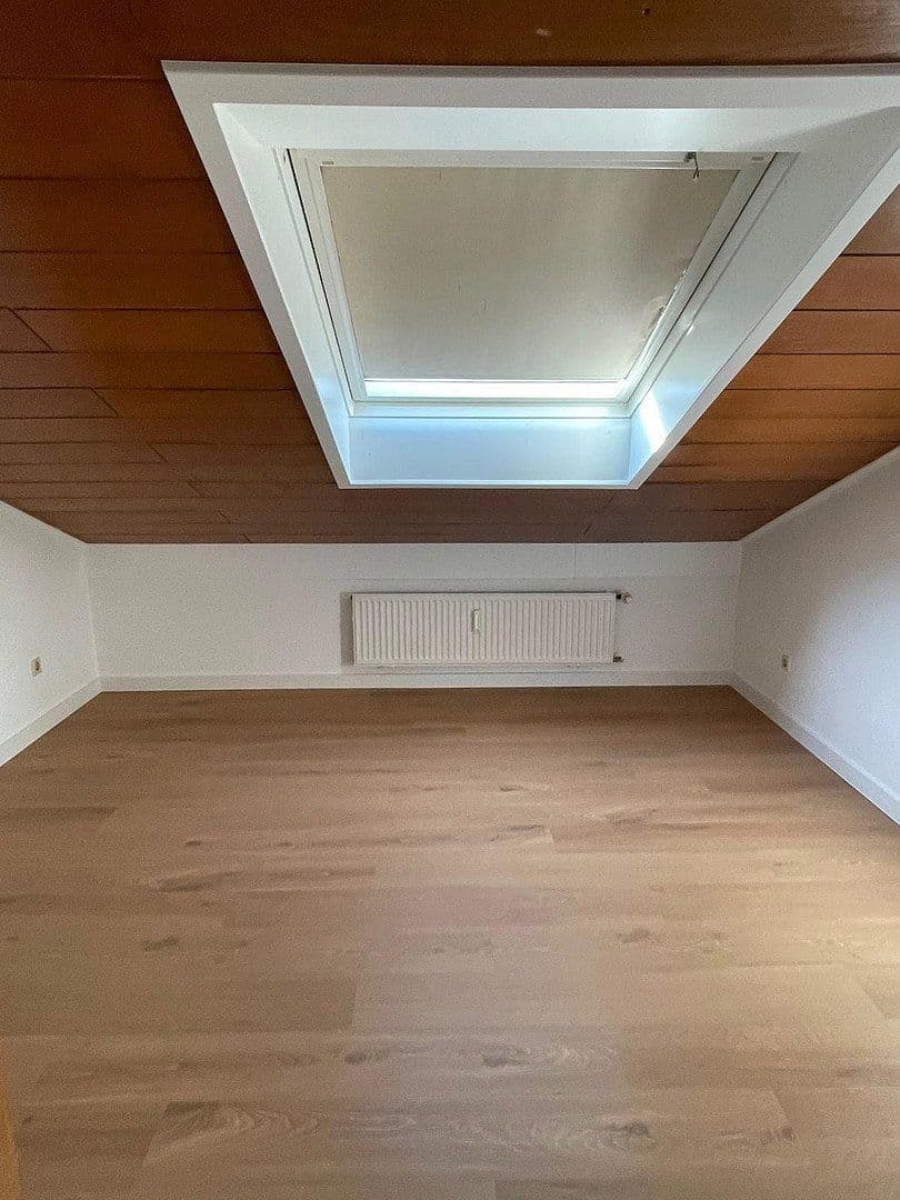 Prenájom bytu 4-izbový 115 m², Brühl, Bádensko-Wurttembersko Prenájom bytu 4-izbový 115 m², Brühl, Bádensko-Wurttembersko