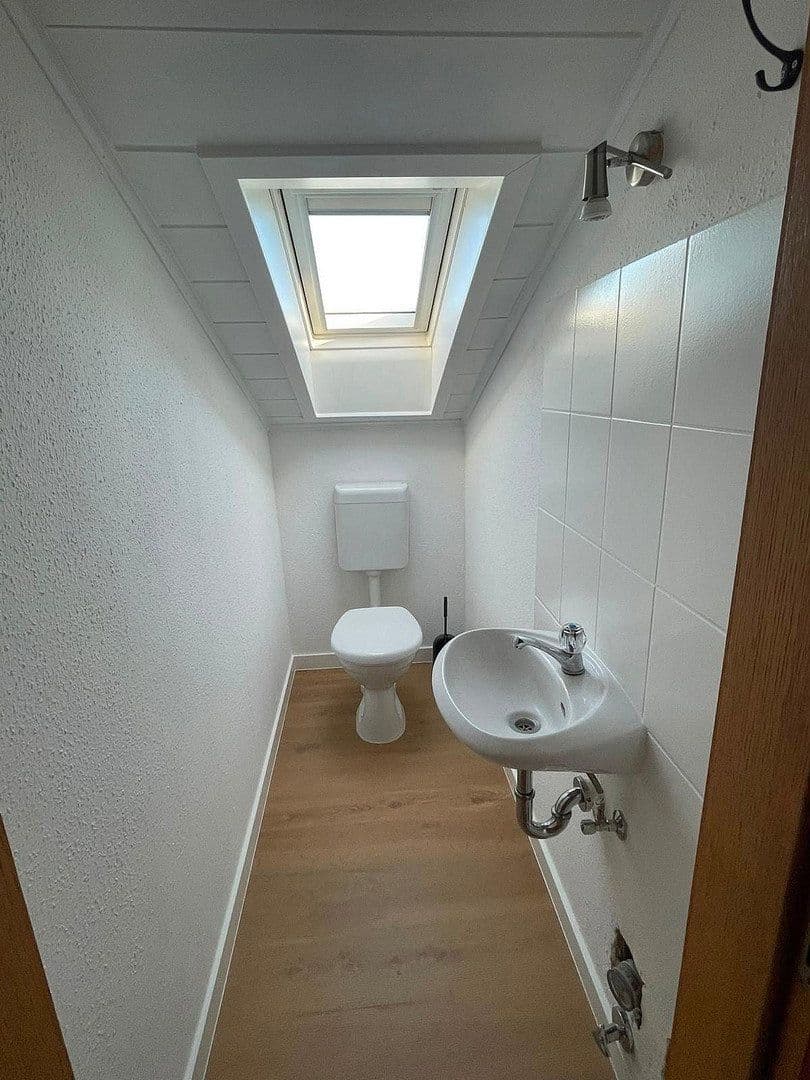 Prenájom bytu 4-izbový 115 m², Brühl, Bádensko-Wurttembersko Prenájom bytu 4-izbový 115 m², Brühl, Bádensko-Wurttembersko