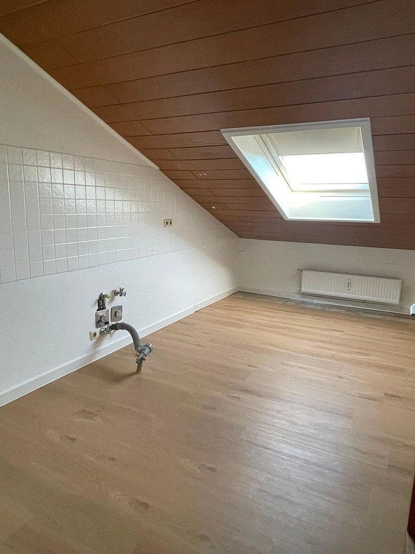 Prenájom bytu 4-izbový 115 m², Brühl, Bádensko-Wurttembersko Prenájom bytu 4-izbový 115 m², Brühl, Bádensko-Wurttembersko