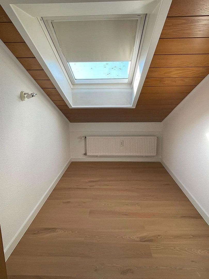 Prenájom bytu 4-izbový 115 m², Brühl, Bádensko-Wurttembersko Prenájom bytu 4-izbový 115 m², Brühl, Bádensko-Wurttembersko
