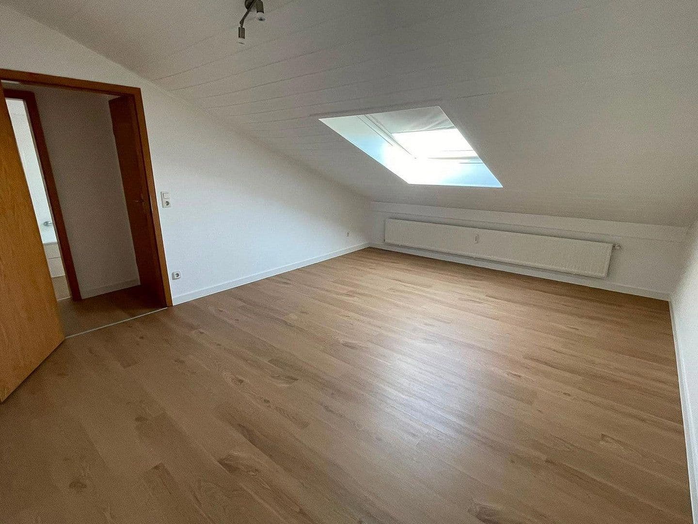 Prenájom bytu 4-izbový 115 m², Brühl, Bádensko-Wurttembersko Prenájom bytu 4-izbový 115 m², Brühl, Bádensko-Wurttembersko