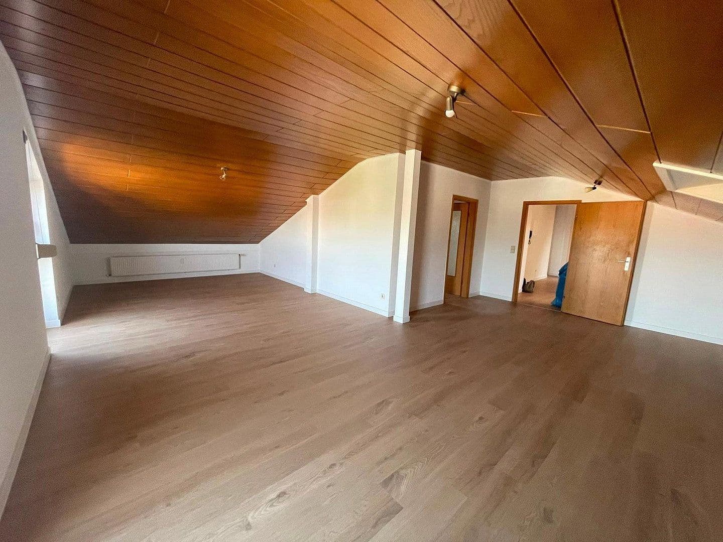 Prenájom bytu 4-izbový 115 m², Brühl, Bádensko-Wurttembersko Prenájom bytu 4-izbový 115 m², Brühl, Bádensko-Wurttembersko