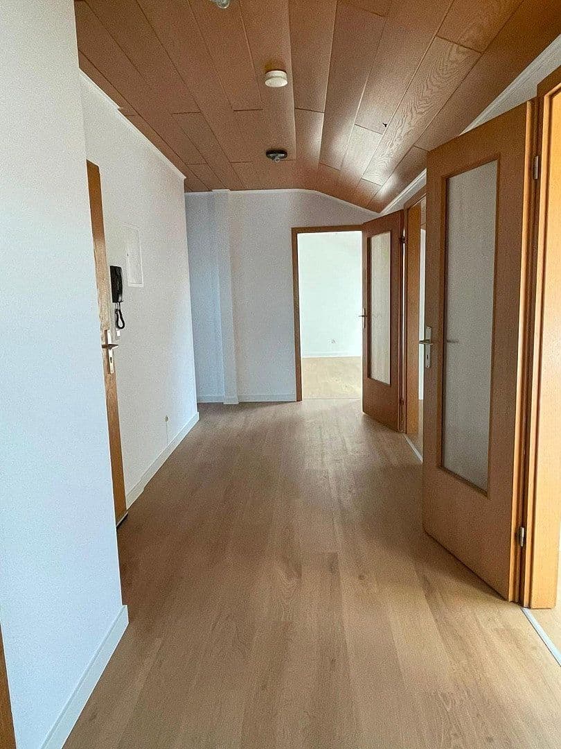 Prenájom bytu 4-izbový 115 m², Brühl, Bádensko-Wurttembersko Prenájom bytu 4-izbový 115 m², Brühl, Bádensko-Wurttembersko