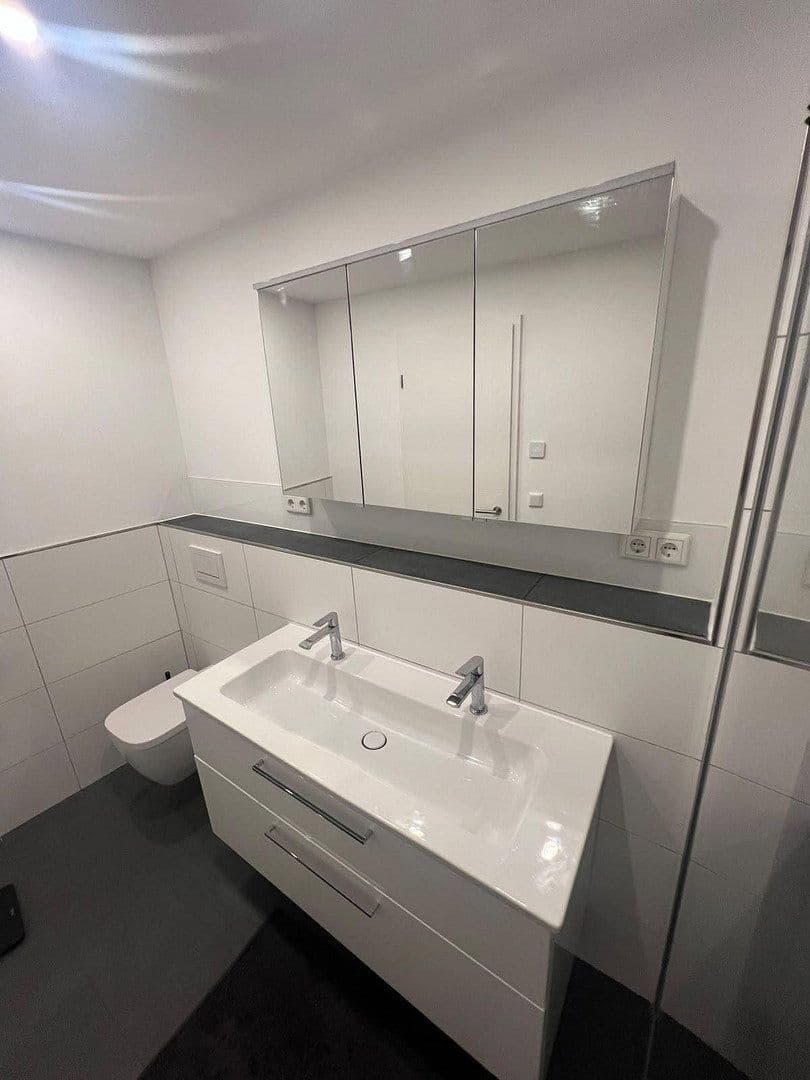 Prenájom bytu 2-izbový 75 m², Weyerstraße 45, Solingen, Severné Porýnie - Westfálsko Prenájom bytu 2-izbový 75 m², Weyerstraße 45, Solingen, Severné Porýnie - Westfálsko