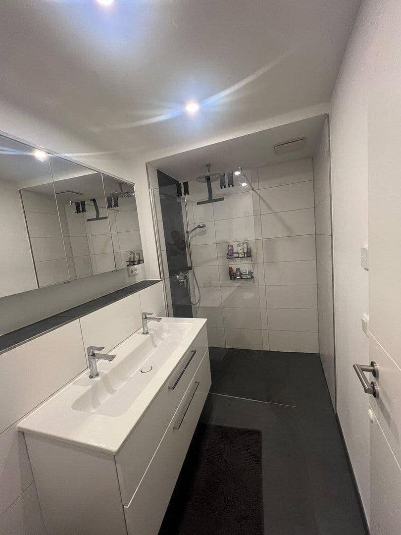 Prenájom bytu 2-izbový 75 m², Weyerstraße 45, Solingen, Severné Porýnie - Westfálsko Prenájom bytu 2-izbový 75 m², Weyerstraße 45, Solingen, Severné Porýnie - Westfálsko