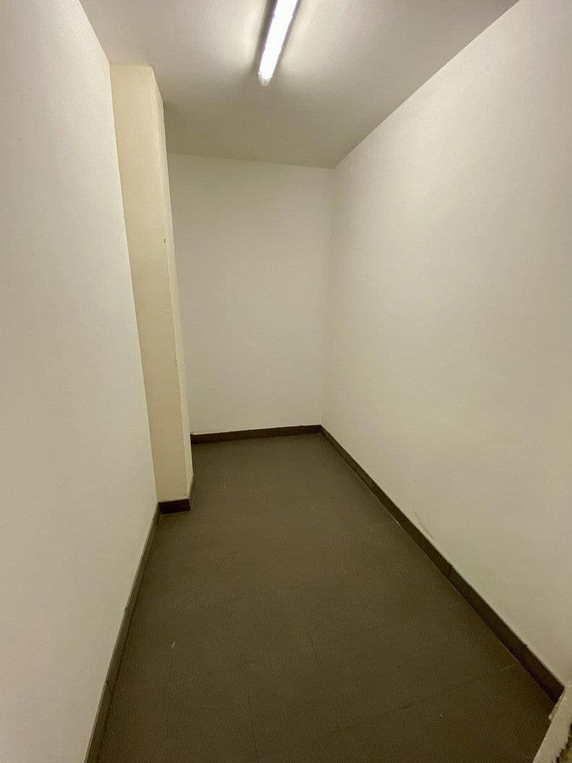 Prenájom bytu 2-izbový 75 m², Weyerstraße 45, Solingen, Severné Porýnie - Westfálsko Prenájom bytu 2-izbový 75 m², Weyerstraße 45, Solingen, Severné Porýnie - Westfálsko