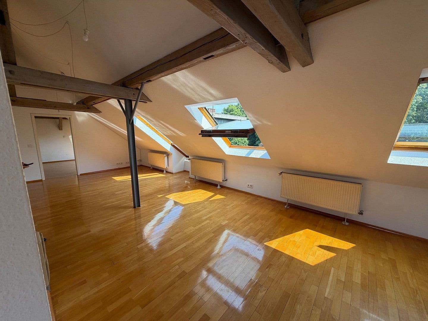 Prenájom bytu 2-izbový 62 m², Stuttgart, Bádensko-Wurttembersko Prenájom bytu 2-izbový 62 m², Stuttgart, Bádensko-Wurttembersko