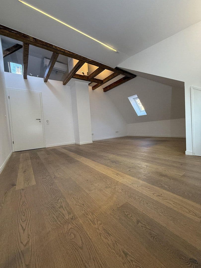 Prenájom bytu 3-izbový 72 m², Ludwigstraße 110A, Stuttgart, Bádensko-Wurttembersko Prenájom bytu 3-izbový 72 m², Ludwigstraße 110A, Stuttgart, Bádensko-Wurttembersko